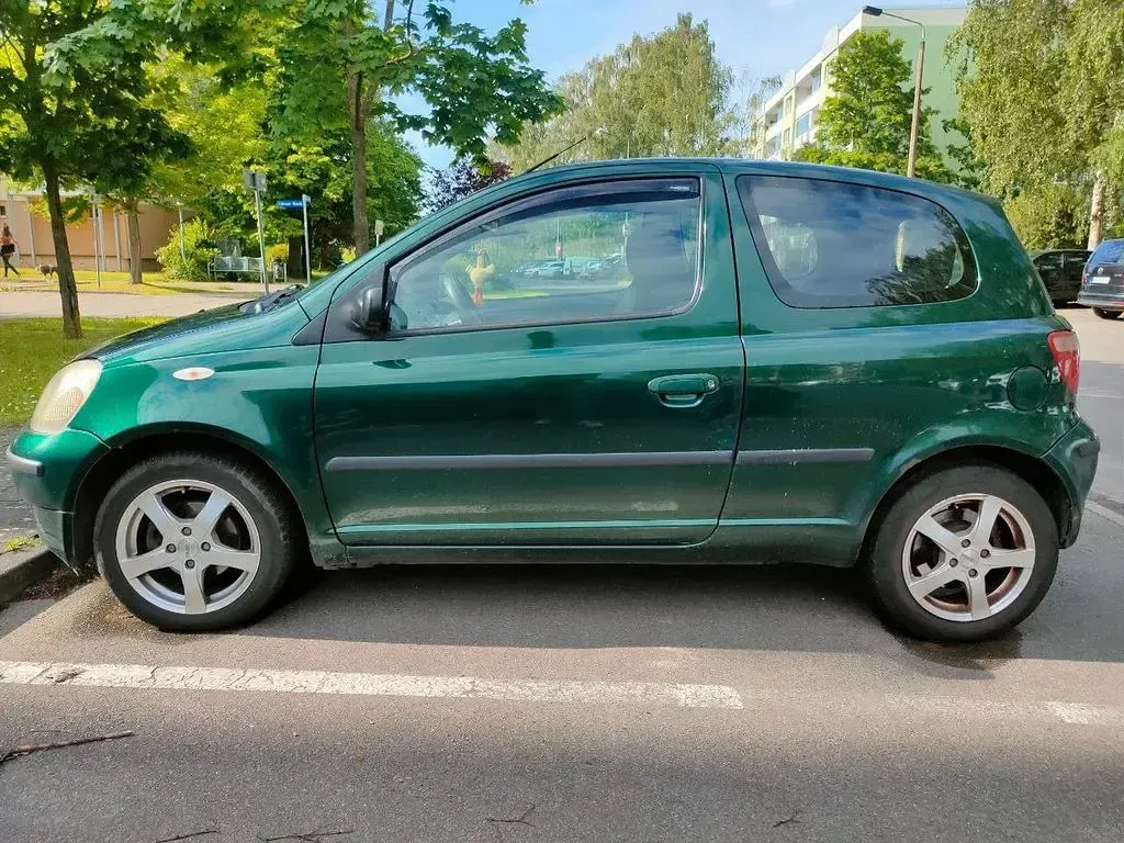 Gebraucht Toyota Yaris Luna 86 PS (63 kW) 2003 Grün Limousine