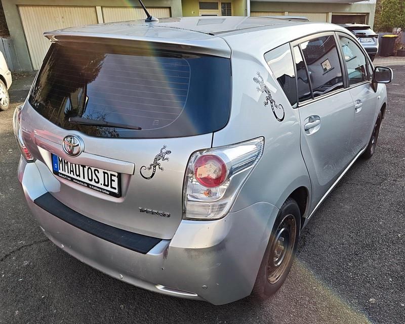 Gebraucht Toyota Verso Edition 132 PS (97 kW) 2012 Silver metallic Van / Kleinbus