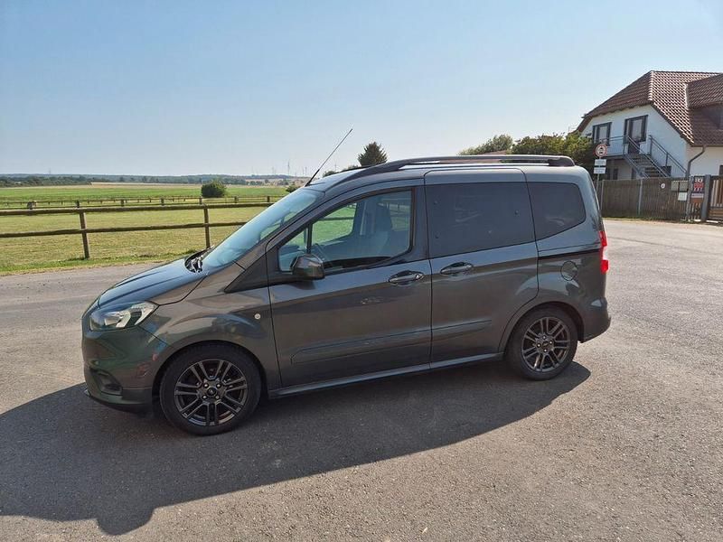 Gebraucht Ford Tourneo Courier Titanium 101 PS (74 kW) 2019 Grau Van / Kleinbus