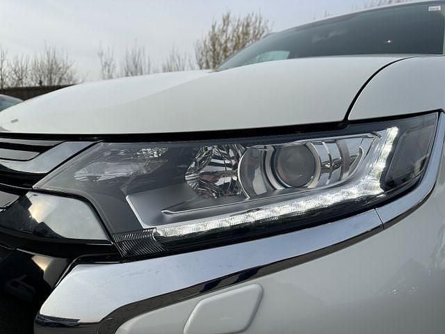 Gebraucht Mitsubishi Outlander P-HEV 121 PS (88 kW) 2017 Weiß SUV