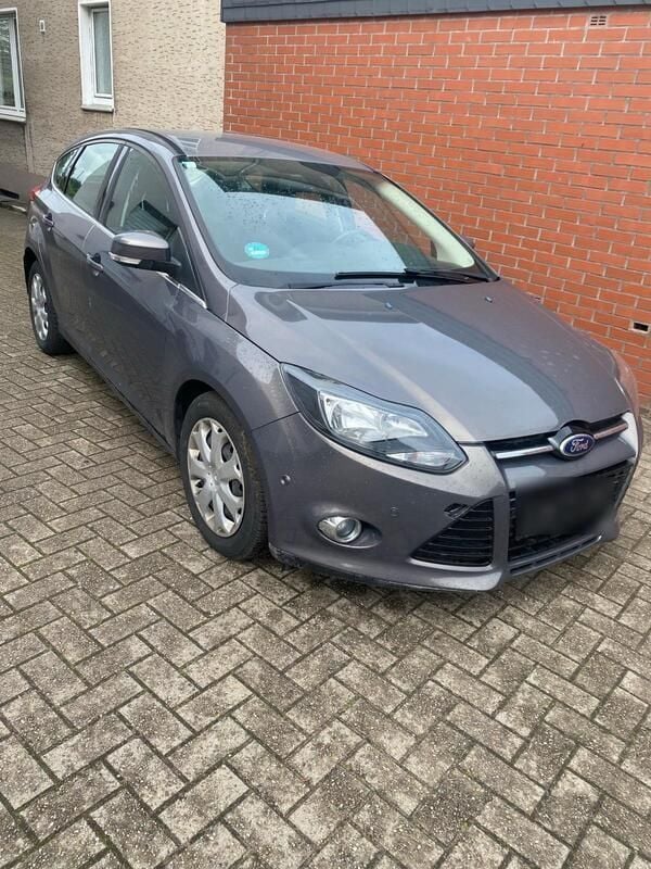 Andere außenfarben Gebraucht 2014 Ford Focus Kleinwagen | 2.900 € (Superpreis) - Bild 1/4