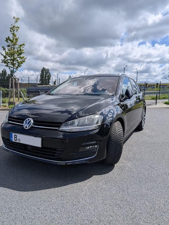 Schwarz Gebraucht 2013 VW Golf VII Highline Kombi | 12.000 € (Teuer) - Bild 1/4