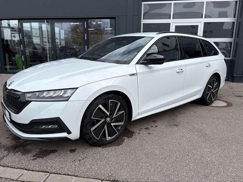 Moonweiß perleffekt Gebraucht 2022 Skoda Octavia SportLine Kombi | 19.990 € (Superpreis) - Bild 1/4