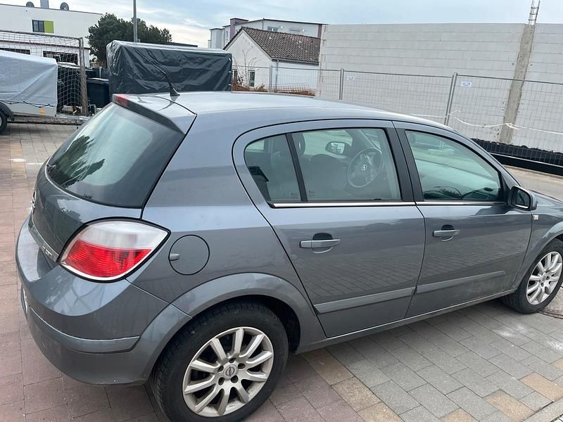 Gebraucht Opel Astra 100 PS (73 kW) 2005 Grau Kleinwagen