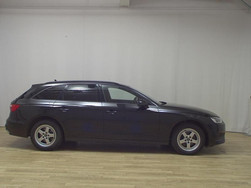 Mythosschwarz metallic Gebraucht 2021 Audi A4 Basis Kombi | 15.380 € (Guter Preis) - Bild 1/4