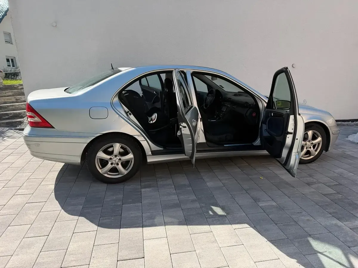 Gebraucht Mercedes C220 Elegance 150 PS (110 kW) 2005 Grau Limousine