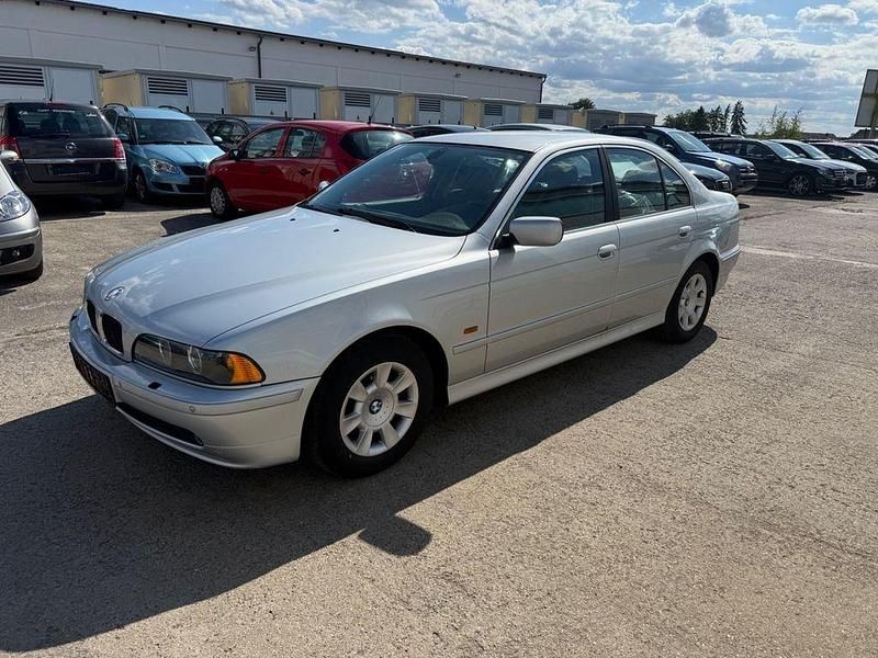 Silber Gebraucht 2002 BMW 520 Exclusive Limousine | 3.299 € (Guter Preis) - Bild 1/4