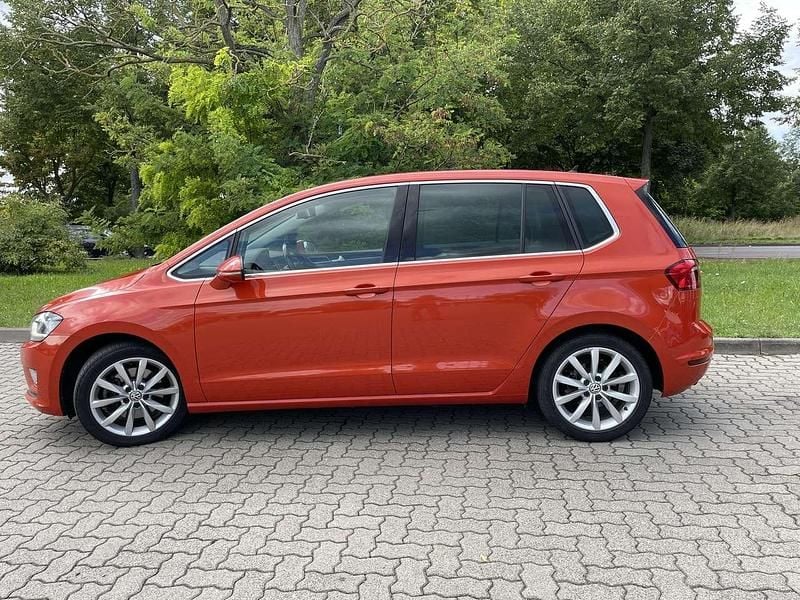 Orange Gebraucht 2015 VW Golf Sportsvan Highline Van / Kleinbus | 12.900 € (Fairer Preis) - Bild 1/4