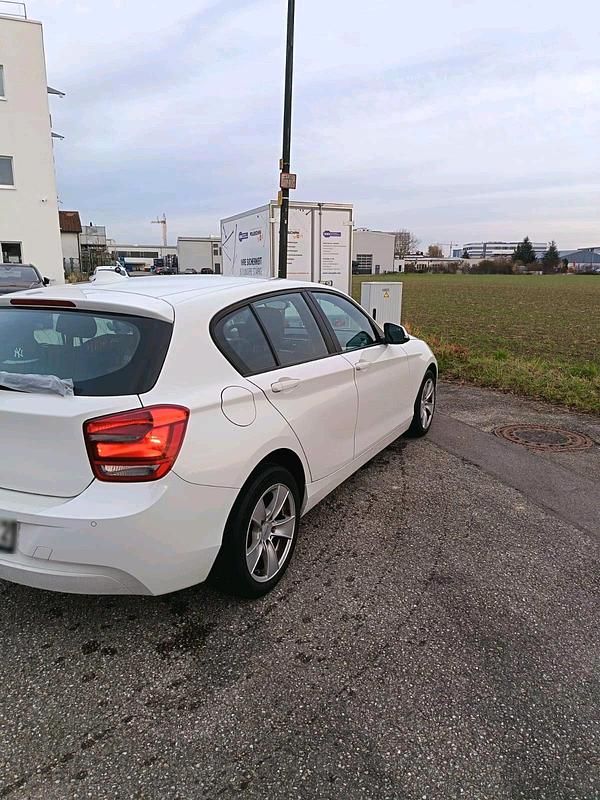 Gebraucht BMW 116 136 PS (100 kW) 2011 Weiß Kleinwagen