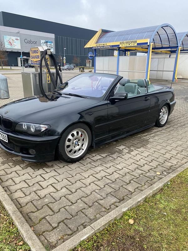 Schwarz Gebraucht 2004 BMW 318 Cabriolet M Sport Cabrio | 4.150 € (Fairer Preis) - Bild 1/4