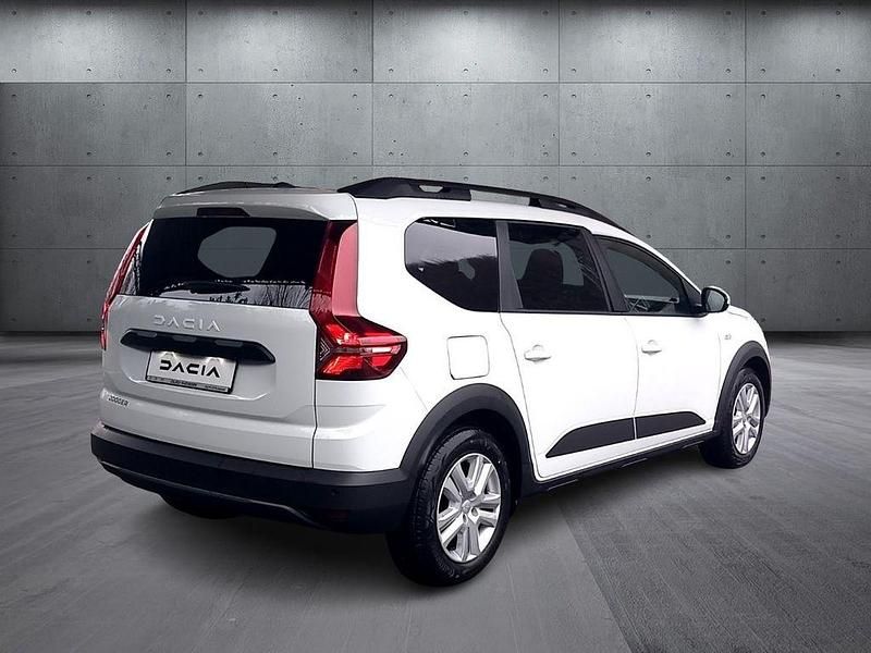 Gebraucht Dacia Jogger Expression 91 PS (66 kW) 2024 Weiß Van / Kleinbus