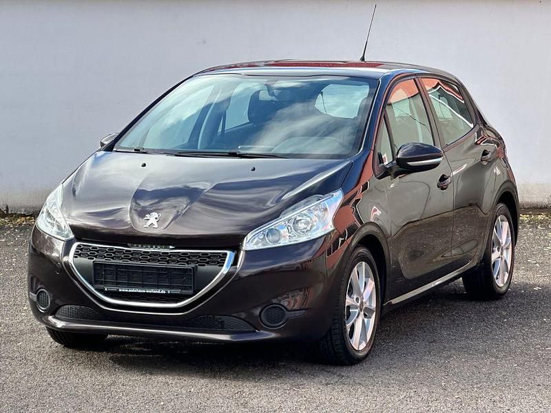 Braun Gebraucht 2012 Peugeot 208 Active Kleinwagen | 4.499 € (Fairer Preis) - Bild 1/4