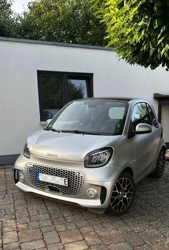 Grau Gebraucht 2022 Smart ForTwo Coupé Coupé | 12.990 € (Fairer Preis) - Bild 1/4
