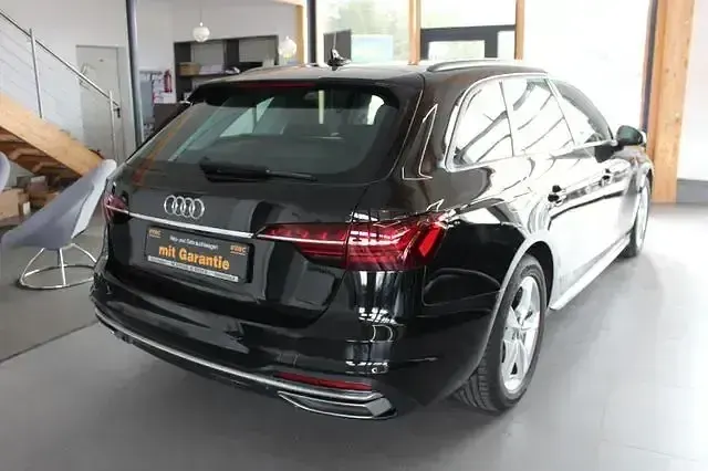 Używany Audi A4 Advanced 163 KM (119 kW) 2023 Czarny Kombi