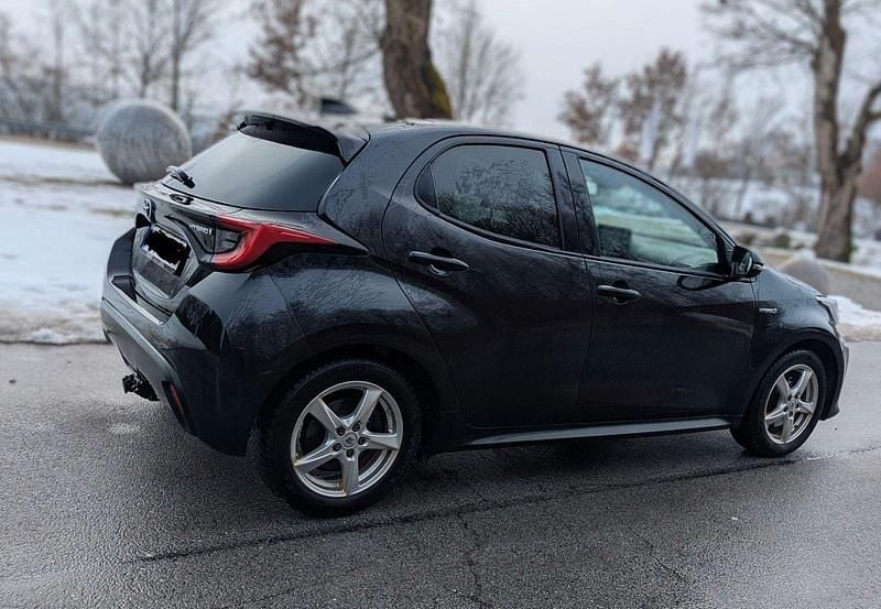 Gebraucht Toyota Yaris Hybrid Team 92 PS (67 kW) 2021 Schwarz Kleinwagen
