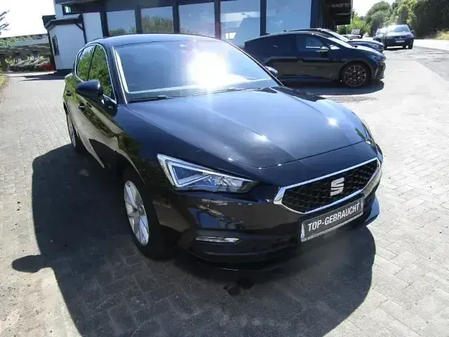 Gebraucht Seat Leon Style 116 PS (85 kW) 2021 Midnight schwarz (metallic) Limousine