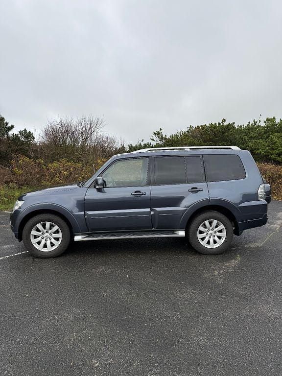 Gebraucht Mitsubishi Pajero Instyle 199 PS (146 kW) 2010 Blau SUV