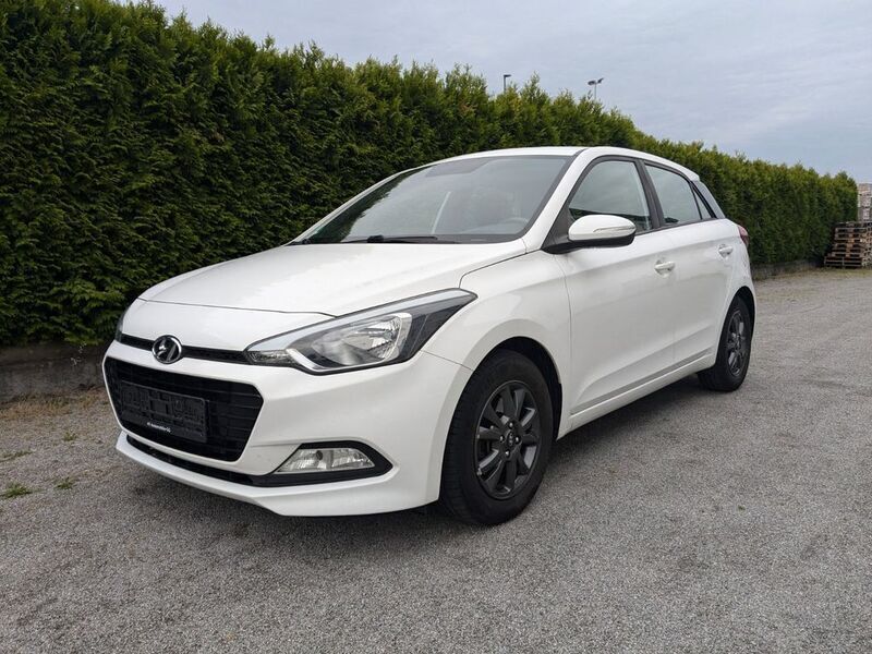 Weiß Gebraucht 2018 Hyundai i20 YES! Limousine | 8.490 € (Guter Preis) - Bild 1/4