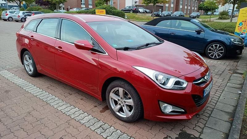 Rot Gebraucht 2013 Hyundai i40 Edition Kombi | 7.900 € (Fairer Preis) - Bild 1/4