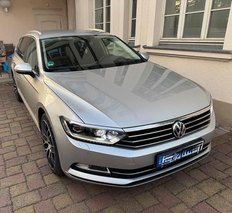 Silber Gebraucht 2018 VW Passat Highline Kombi | 21.000 € (Teuer) - Bild 1/4
