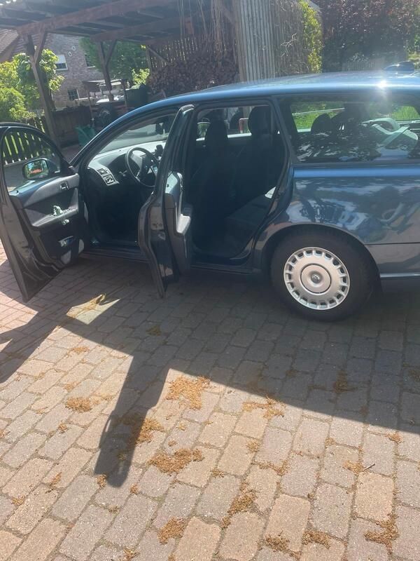 Blau Gebraucht 2010 Volvo V50 Kombi | 4.500 € (Guter Preis) - Bild 1/4