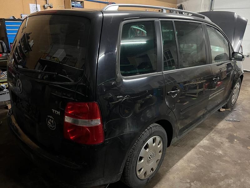 Gebraucht VW Touran 140 PS (102 kW) 2004 Schwarz Van / Kleinbus