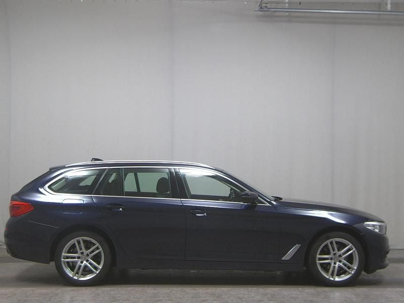 Blau Gebraucht 2020 BMW 520 Sport Line Kombi | 18.980 € (Superpreis) - Bild 1/4