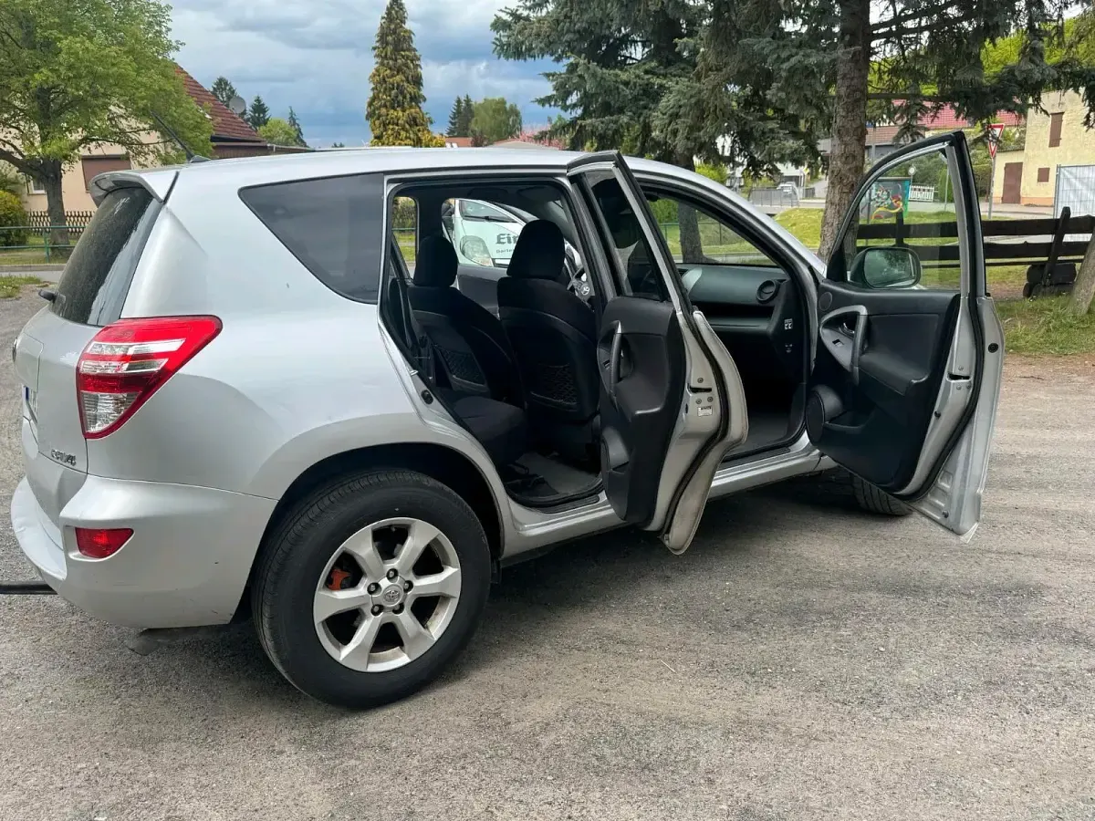 Gebraucht Toyota RAV4 150 PS (110 kW) 2010 Silber SUV