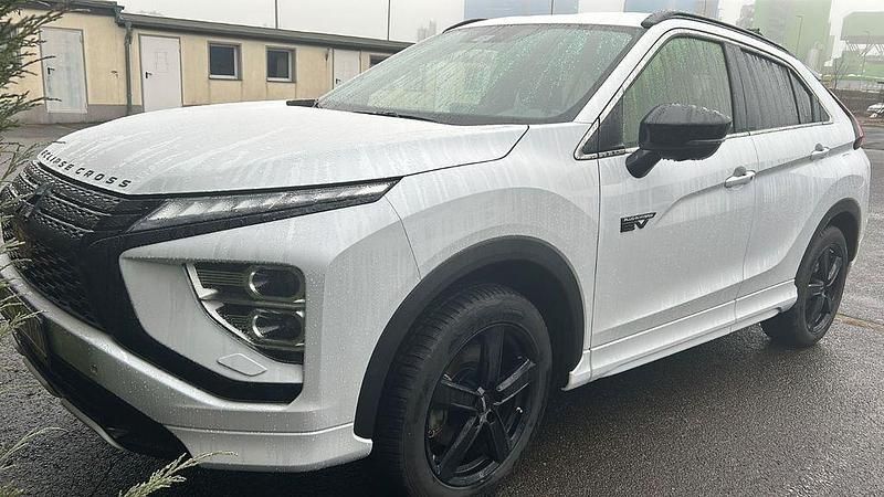Weiß Gebraucht 2022 Mitsubishi Eclipse Cross Select SUV | 21.900 € (Fairer Preis) - Bild 1/4