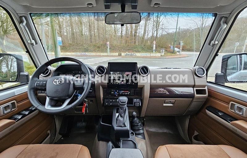 Gebraucht Toyota Land Cruiser 201 PS (147 kW) 2024 Silber SUV