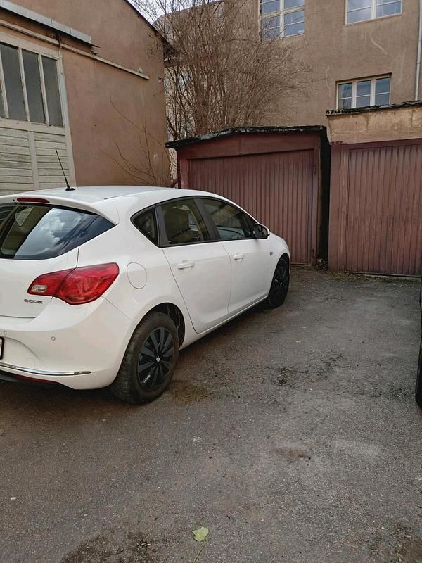 Gebraucht Opel Astra 100 PS (73 kW) 2013 Weiß Kombi