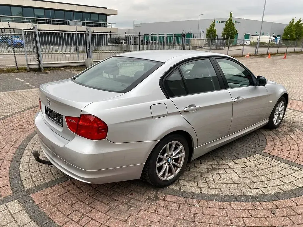Gebraucht BMW 316 116 PS (85 kW) 2010 Silber Limousine