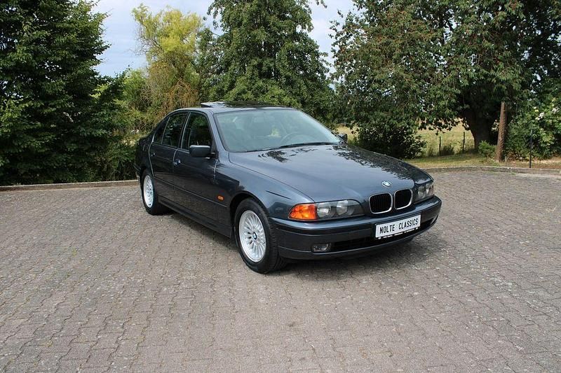 Grau Gebraucht 1996 BMW 523 Shadowline Limousine | 11.490 € - Bild 1/4