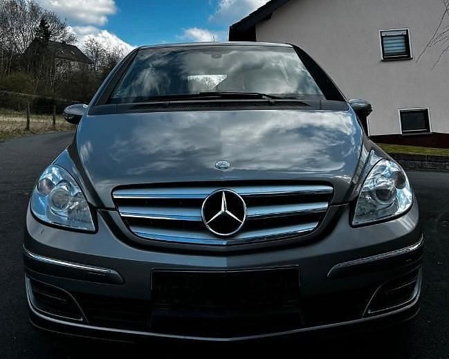 Grau Gebraucht 2006 Mercedes B200 Van / Kleinbus | 1.800 € - Bild 1/4