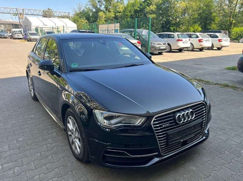 Schwarz Gebraucht 2015 Audi A3 Sportback e-tron Ambition Limousine | 12.200 € (Fairer Preis) - Bild 1/2
