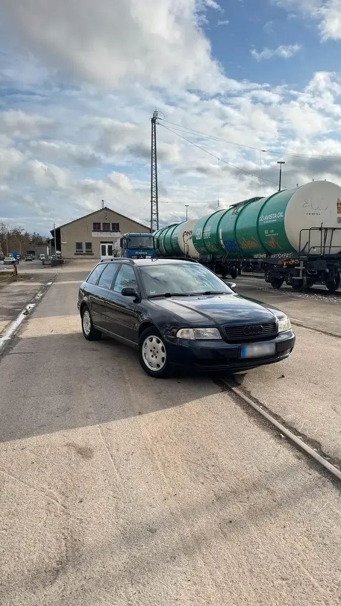 Gebraucht Audi A4 150 PS (110 kW) 1997 Blau Kombi