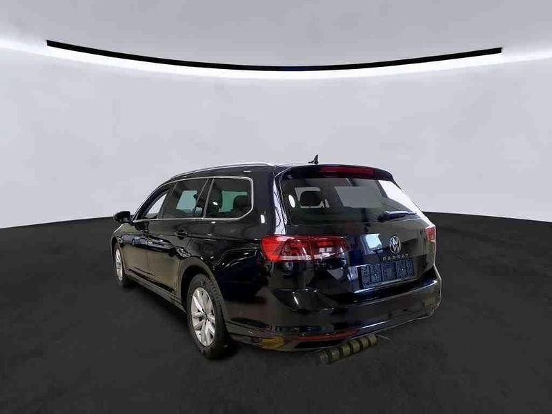 Gebraucht VW Passat Business 150 PS (110 kW) 2023 Deep black Kombi