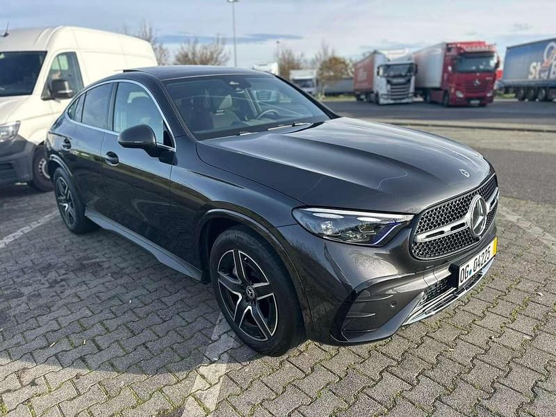 Grau Gebraucht 2025 Mercedes GLC220 AMG line Coupé | 59.000 € (Superpreis) - Bild 1/4
