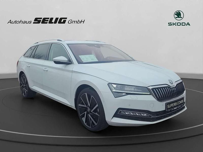 Gebraucht Skoda Superb Style 150 PS (110 kW) 2024 Moon.weiss metallic Kombi