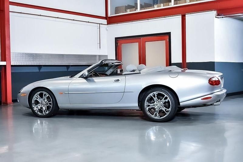 Second-hand Jaguar XK8 294 CP (216 kW) 2003 Argintiu Cabrio