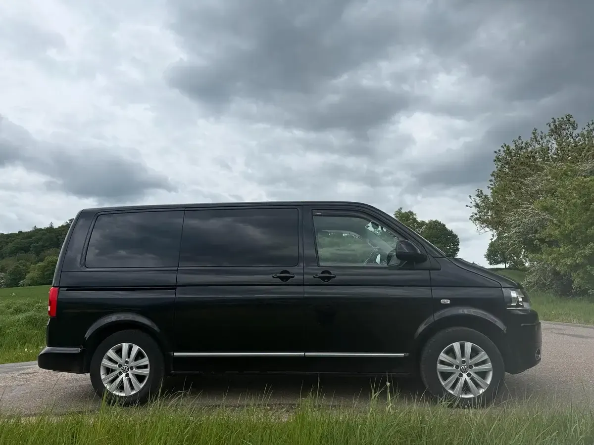 Gebraucht VW Multivan Highline 140 PS (102 kW) 2014 Schwarz Van / Kleinbus