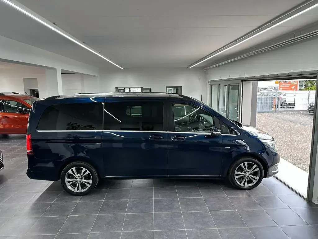 Gebraucht Mercedes V250 Avantgarde Edition 190 PS (139 kW) 2014 Blau Van / Kleinbus