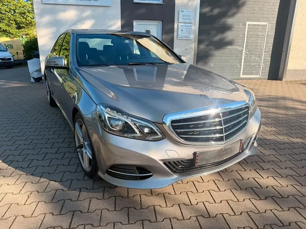 Gebraucht Mercedes E250 Elegance 204 PS (150 kW) 2013 Grau Limousine