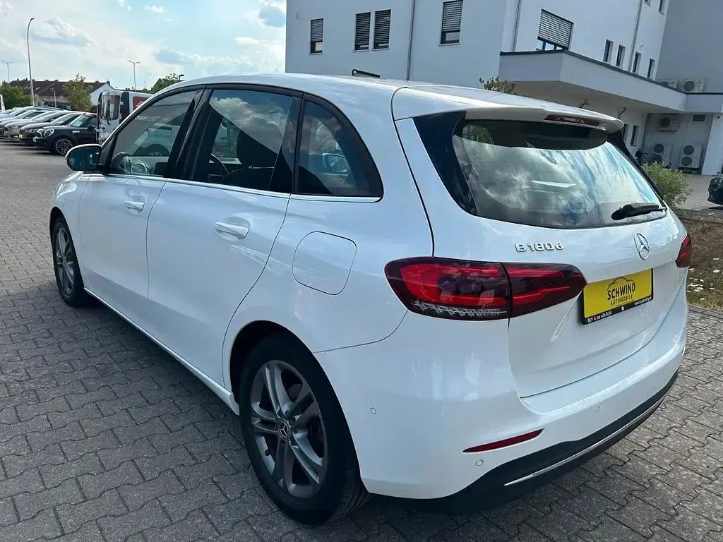 Gebraucht Mercedes B180 116 PS (85 kW) 2019 Weiß Kleinwagen