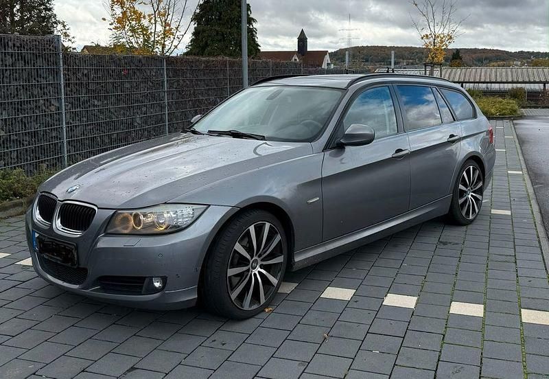 Grau Gebraucht 2012 BMW 318 Exclusive Kombi | 5.800 € (Superpreis) - Bild 1/4