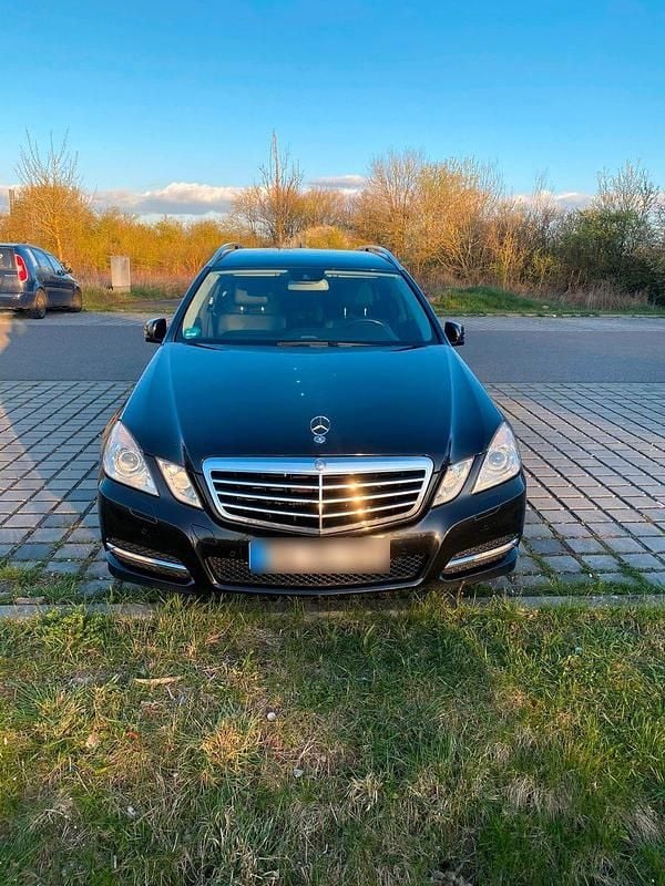 Gebraucht Mercedes E200 Avantgarde 184 PS (135 kW) 2010 Schwarz Kombi