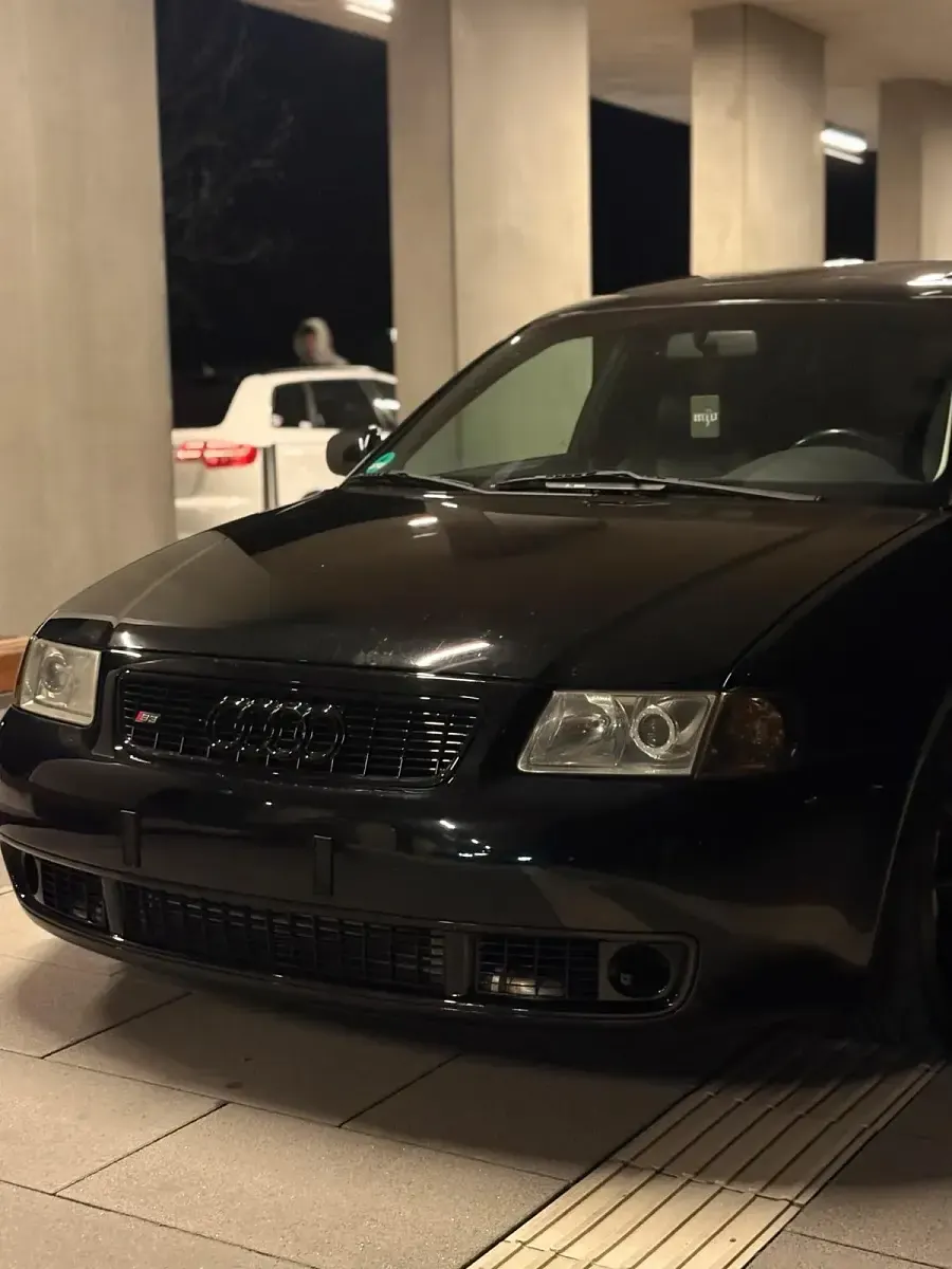 Używany Audi S3 Basis 209 KM (153 kW) 1999 Czarny Hatchback