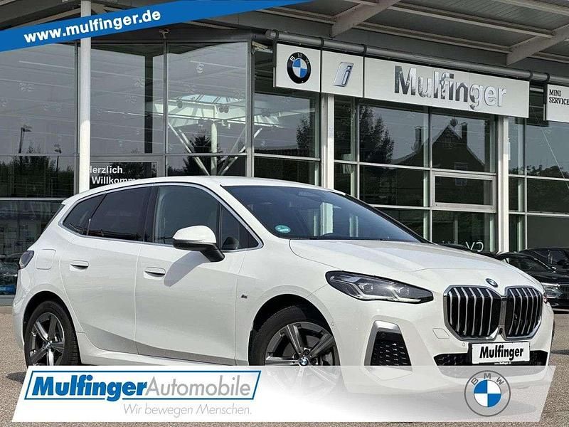 Alpinweiss Gebraucht 2024 BMW 220 M Sport Kombi | 33.808 € (Fairer Preis) - Bild 1/4