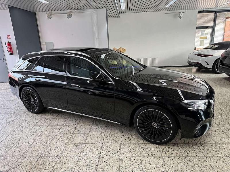 Gebraucht Mercedes E450 Premium 367 PS (269 kW) 2024 Obsidianschwarz metallic Kombi