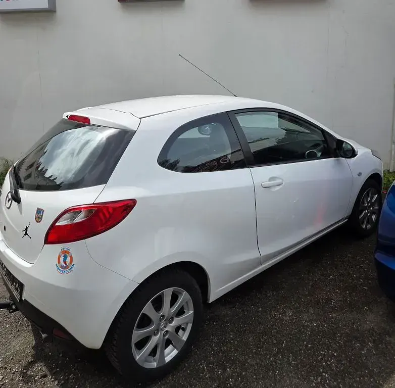 Gebraucht Mazda 2 Impuls 75 PS (55 kW) 2009 Weiß Kleinwagen